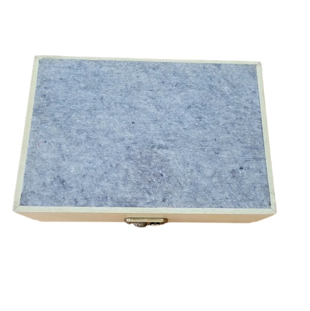 Vintage‎ 1970's Cream and Gold Leaf Pattern Faux Leather Jewelry Box